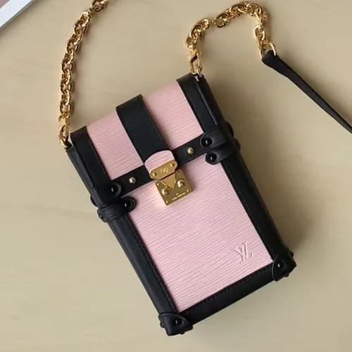 Louis Vuitton 2019 Chian Shouder Cross Bag / Phone… - 1
