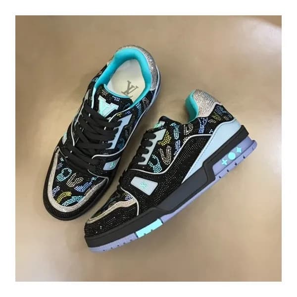 루이비통 남성 블랙 스니커즈 - Louis vuitton Mens Black Sneaker… - 1