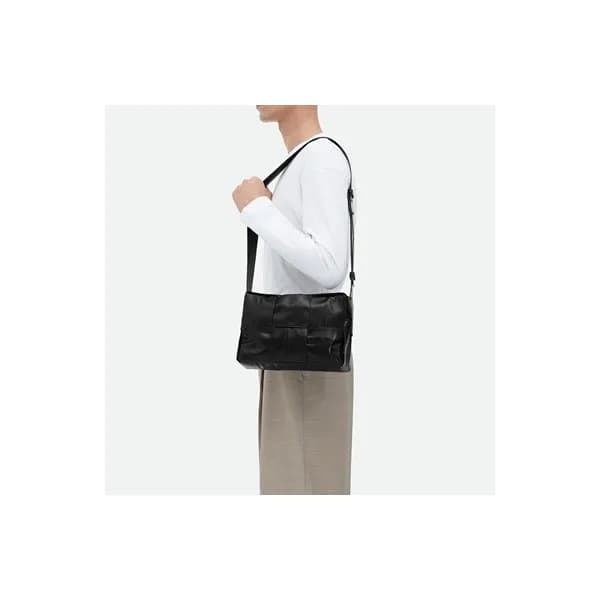 보테가베네타 남성 블랙 카세트백 - Bottega Veneta Mens Black Cass… - 1