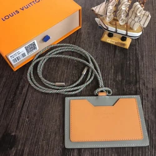 LouisVuitton bag charm-루이비통 코스모스 ID 카드 홀더 Lou0003 - 1