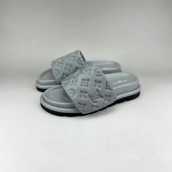 루이비통 남/녀 이니셜 그레이 슬리퍼 - Unisex Gray Slippers - lou0… - 1