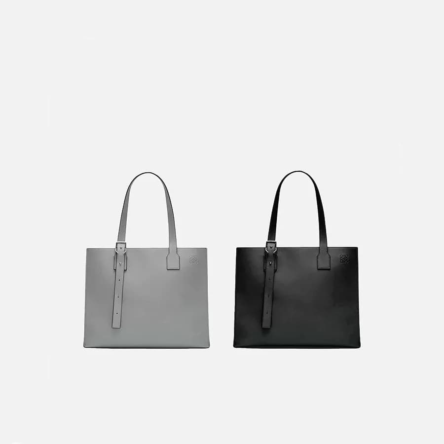 로에베 남성 소프트 그레인 카프스킨 버클 지퍼 토트 백 【매장-350만원대】 - Loewe… - 1