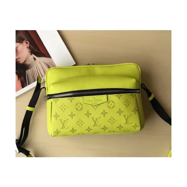 Louis Viutton 2019 Messenger Shoudler Cross Bag ,2… - 1