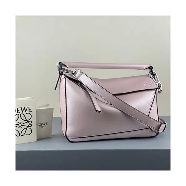 Loewe 2020 Puzzle Small Shoulder Bag, 24CM - 로에베 2… - 1