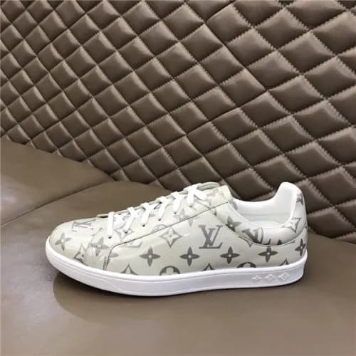 Louis Vuitton 2020 Men's Leather Sneakers - 루이… - 1