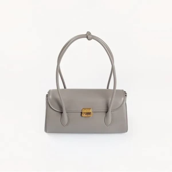 미우미우 여성 마테라쎄 플랩백 - Miumiu Womens Matelasse Bag - m… - 1