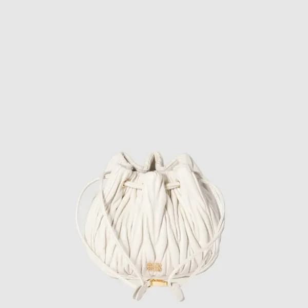 미우미우 여성 마테라쎄 나파 가죽 파우치 - Miumiu Womens Matelasse N… - 1