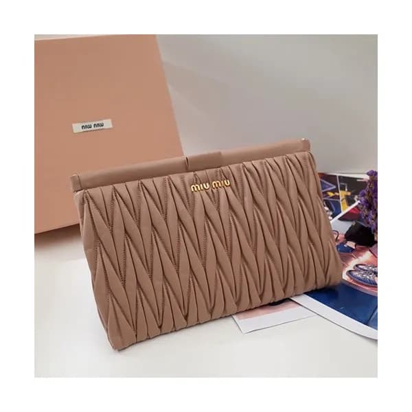 MiuMiu 2019 Women Clutch Bag,28cm - 미우미우 2019 여성용 … - 1