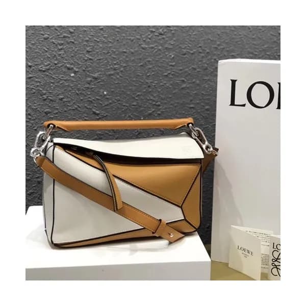 Loewe 2019 Puzzle Small Shoulder Bag, 24CM - 로에베 2… - 1