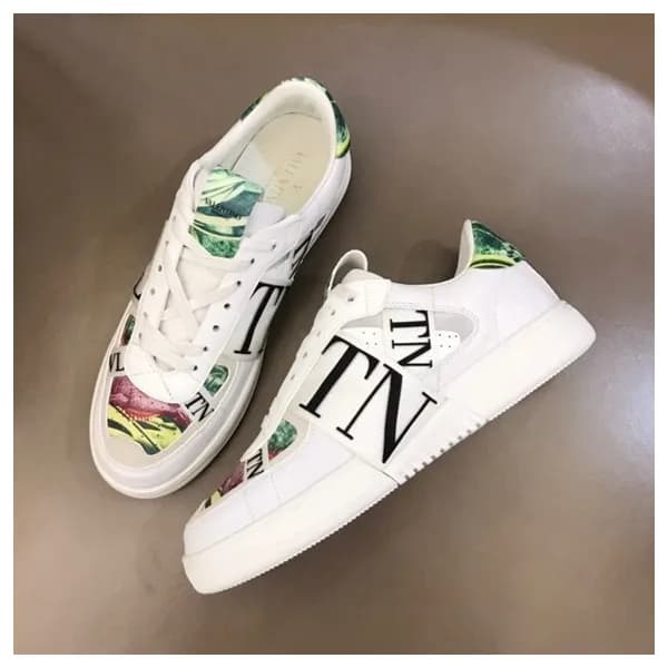 발렌티노 남/녀 트렌디 그린 스니커즈 - Unisex Green Sneakers - val… - 1