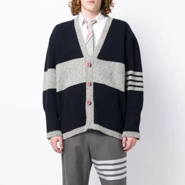 톰브라운 남성 브이넥 그레이 가디건 - Thom Browne Unisex Gray Card… - 1