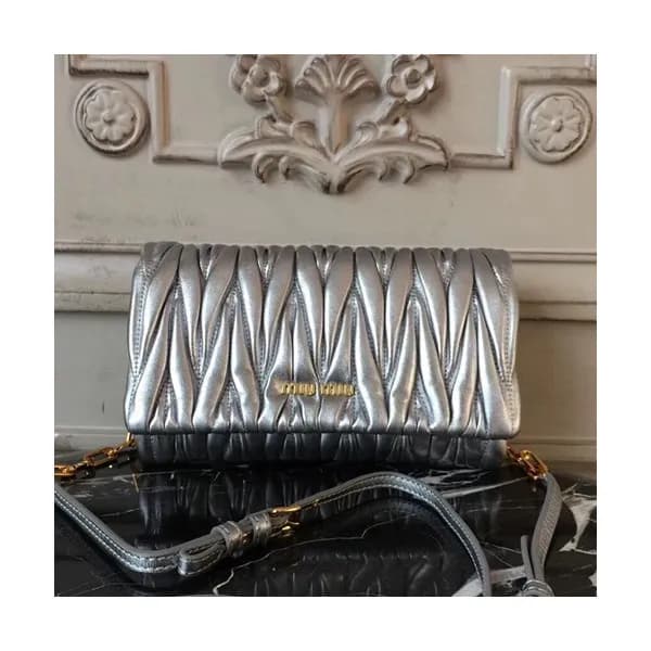MiuMiu 2019 Matelasse Shoulder Cross Bag,19cm - 미… - 1