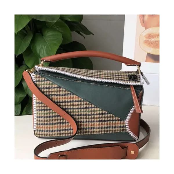 Loewe 2019 Puzzle Medium Shoulder Bag, 29CM - 로에베 … - 1