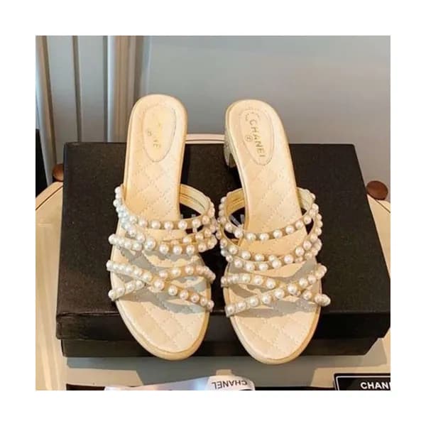 Chanel 2019 Ladies Leather Middle Heel Slipper - 샤… - 1
