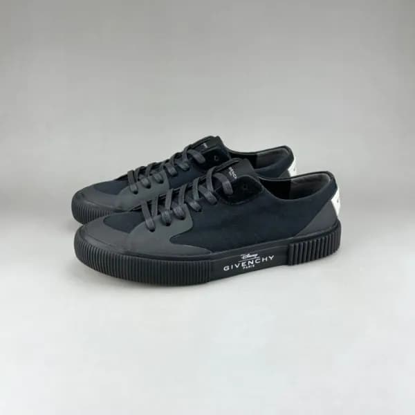 지방시 남성 클래식 블랙 스니커즈 - Givenchy Mens Black Sneakers … - 1
