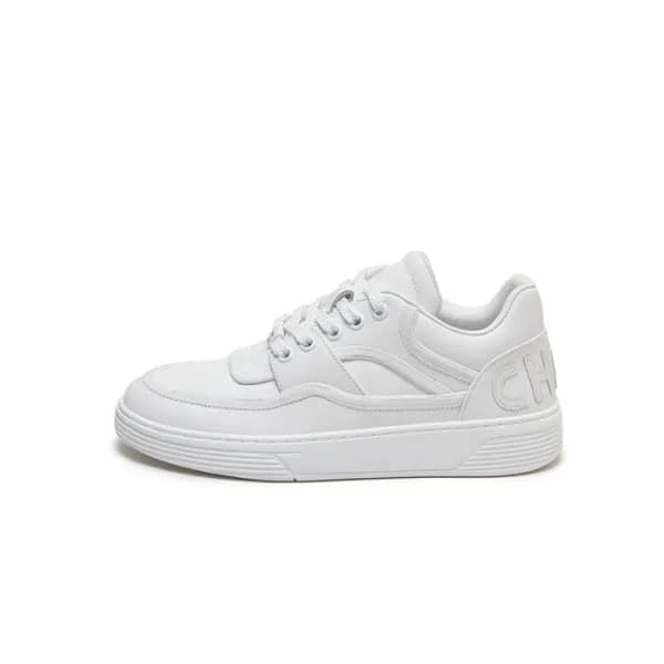 샤넬 여성 카프스킨 화이트 스니커즈 - Chanel Womens White Sneakers… - 1