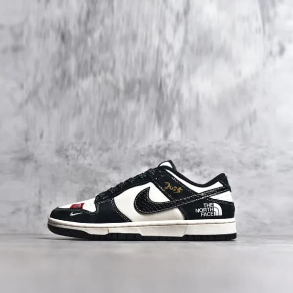 나이키 남/녀 로우 스니커즈 - Nike SB Dunk Low Unisex Sneaker … - 1