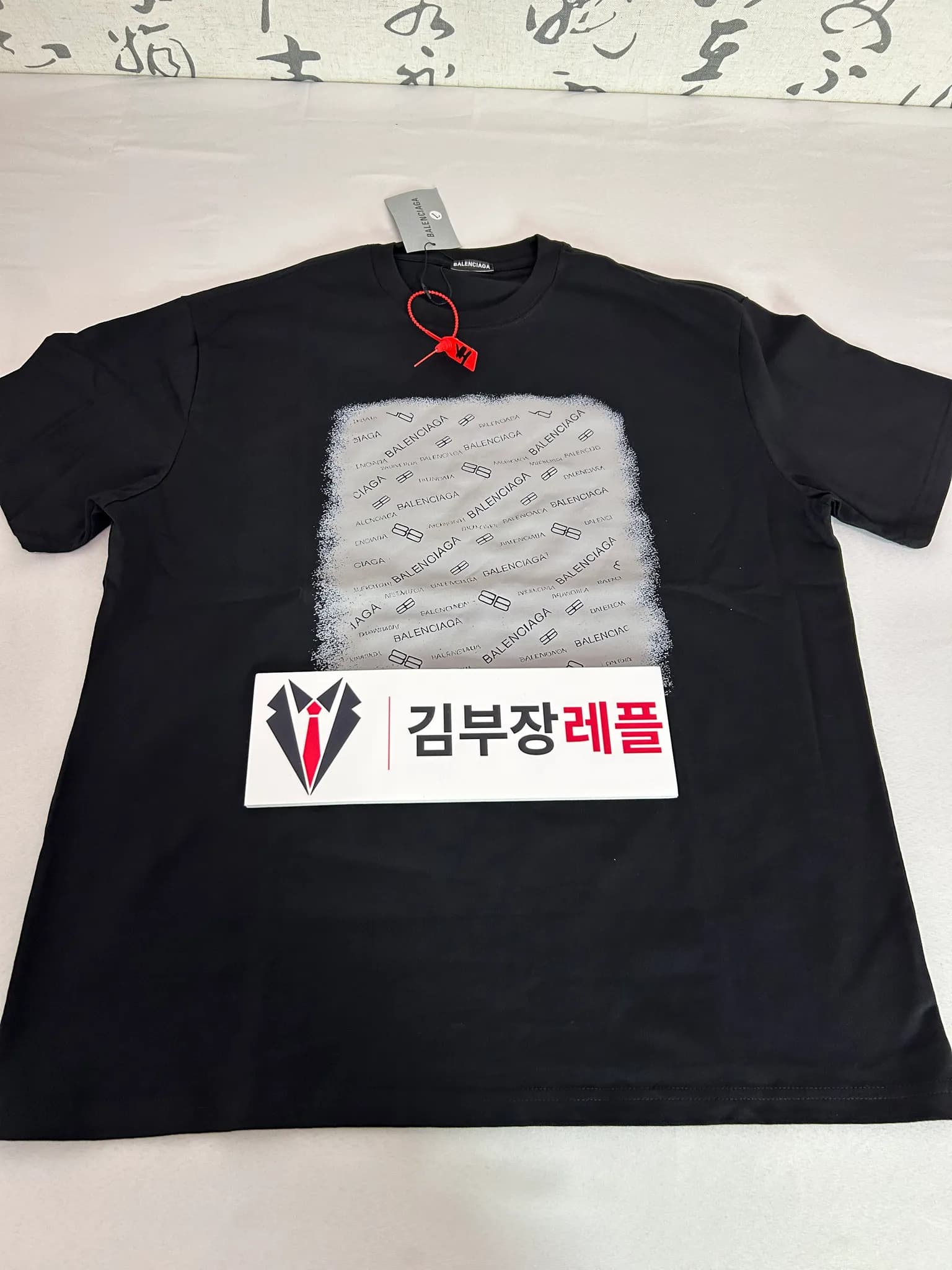 Balenciaga 발렌시아가 남성 라운드 반팔 티셔츠 - Balenciaga Mens Round Tshirt… 검수 사진 1