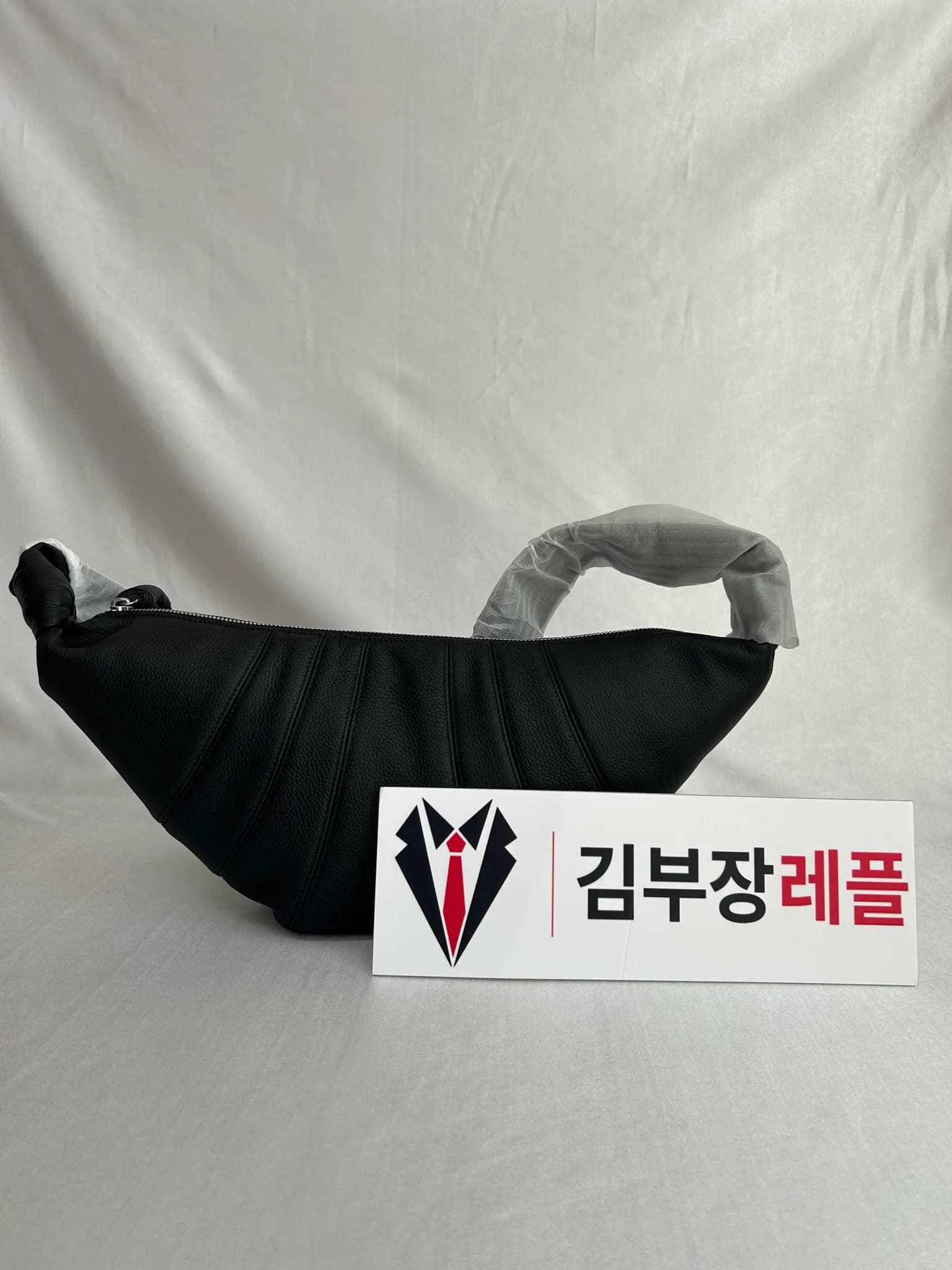르메르 르메르 남/녀 미디엄 크루아상 백 - Lemaire Unisex Medium Croissa… 검수 사진 1